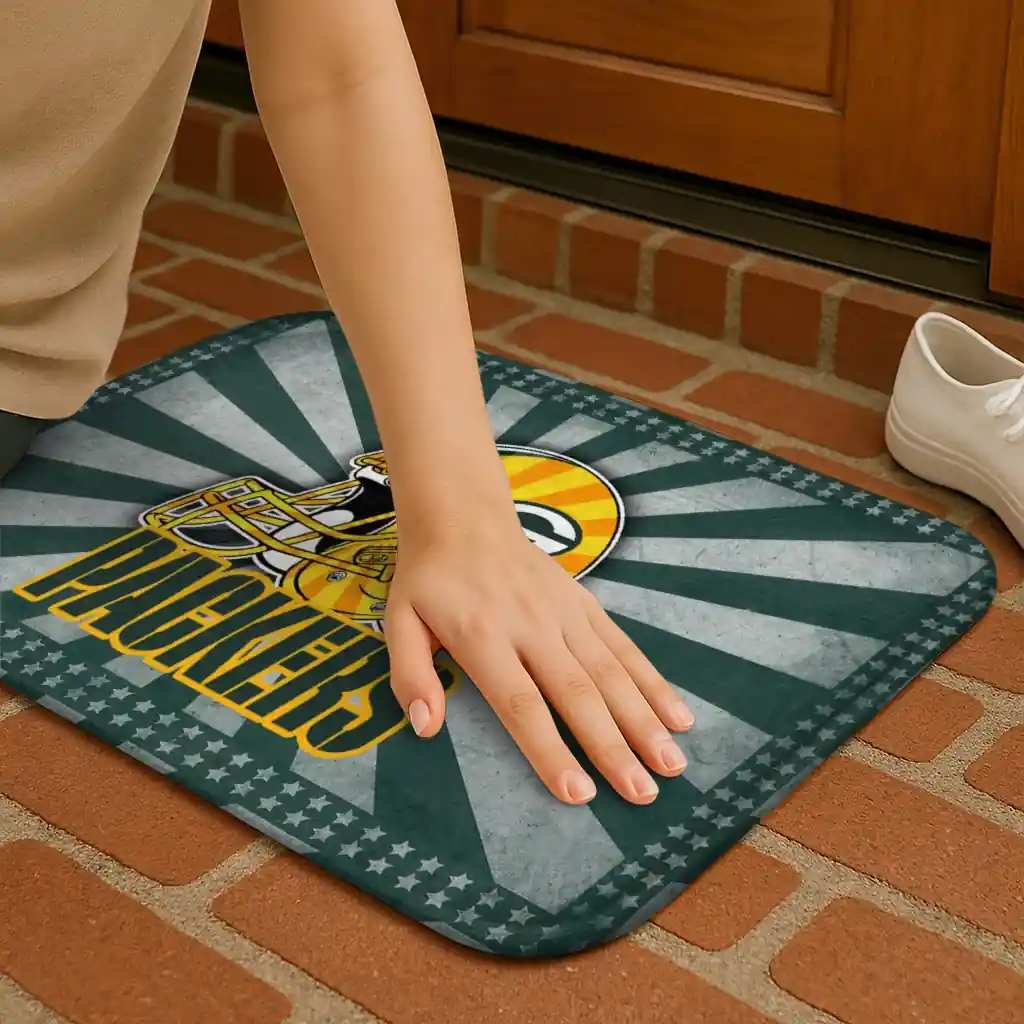 green-bay-packers-helmet-centerpiece-green-doormat-premium-grade.webp