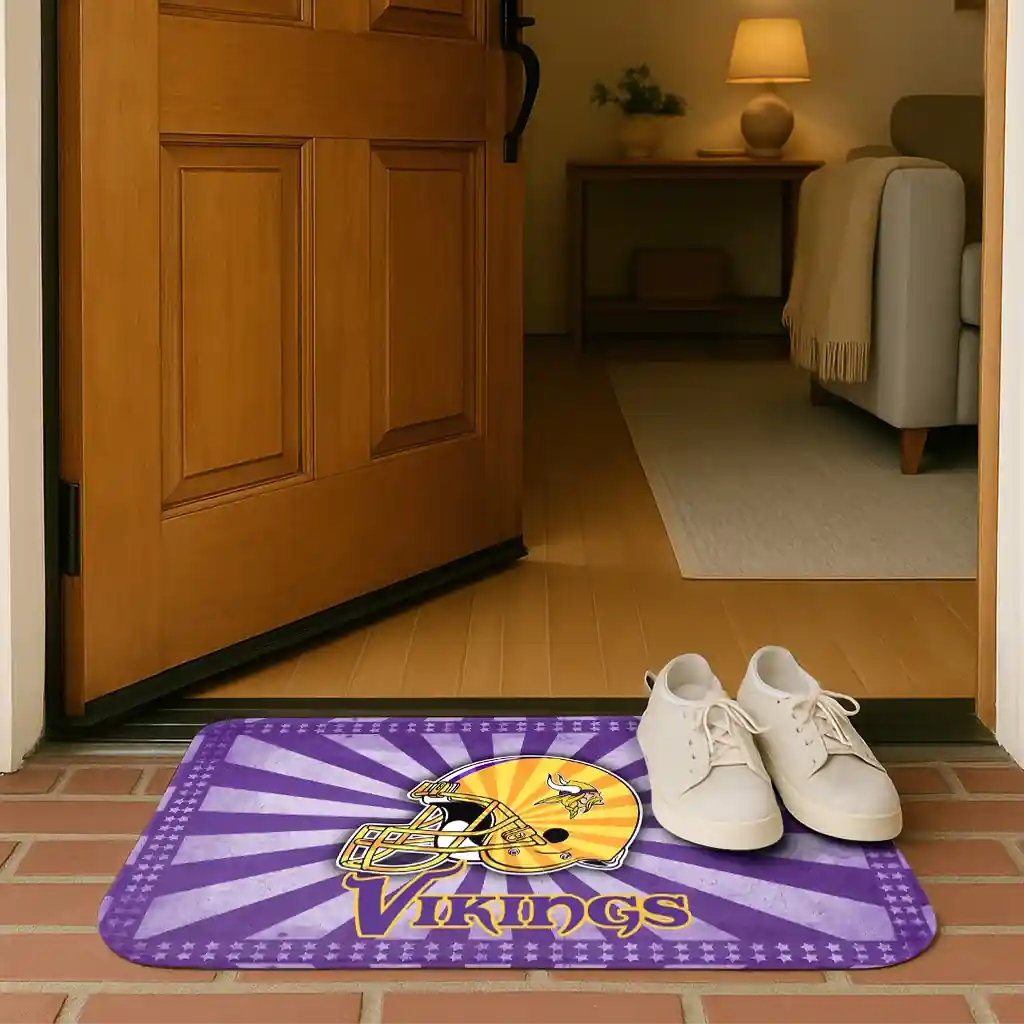 minnesota-vikings-helmet-centerpiece-purple-doormat-fashion-forward.webp
